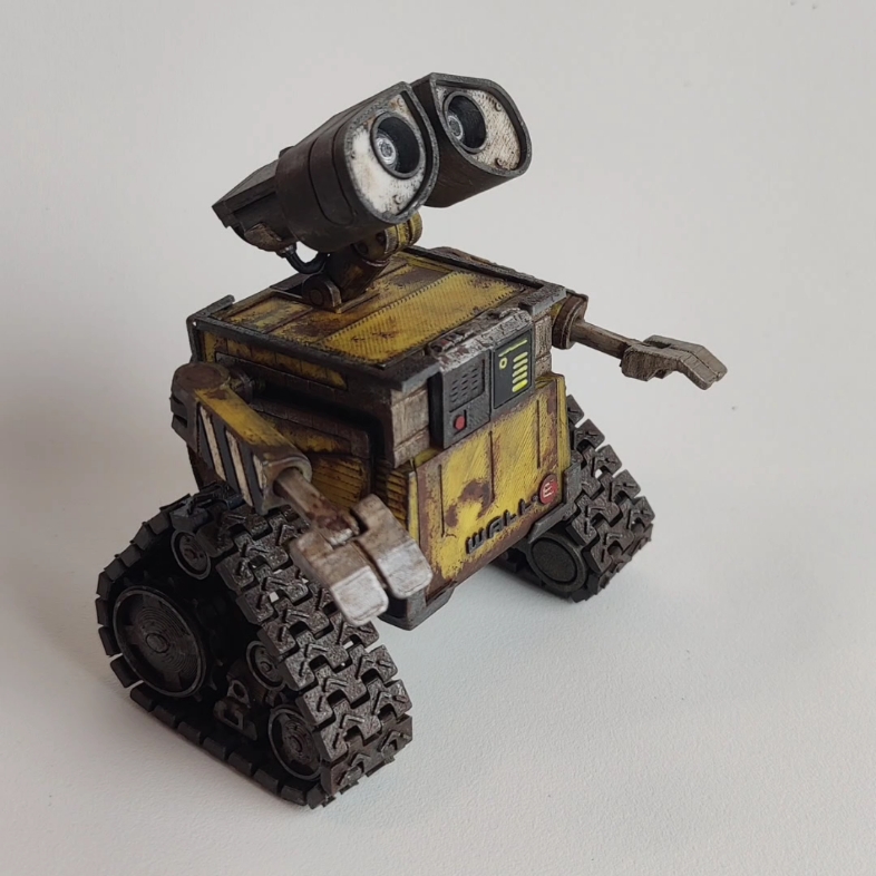 手涂做旧后的3d打印瓦力机器人