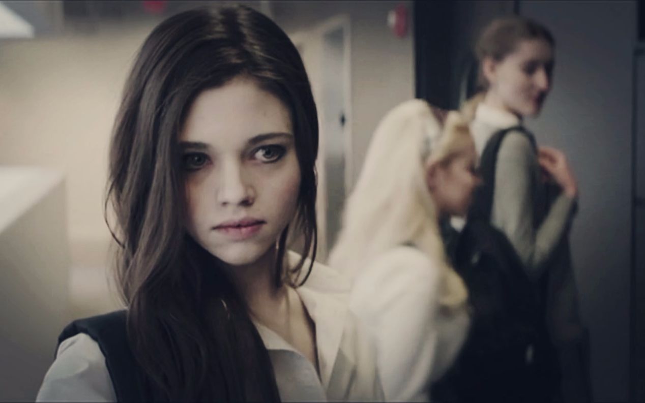 影sir少女遭同学冰上拖行虐待唤醒镜中人逐一复仇8分钟看完镜中人