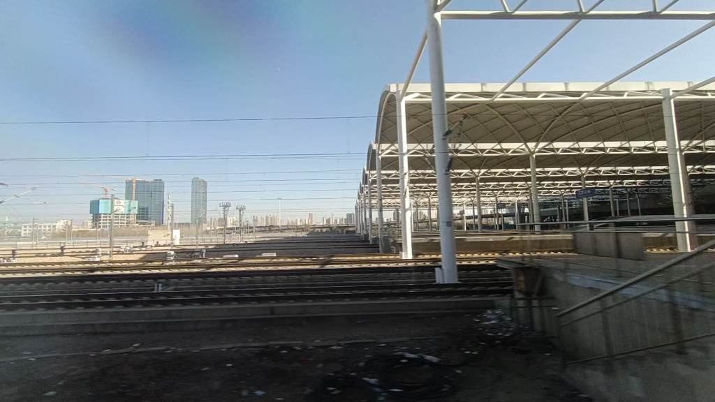 crh380al-2588担当的g1590(十堰东-北京西)驶出石家庄站