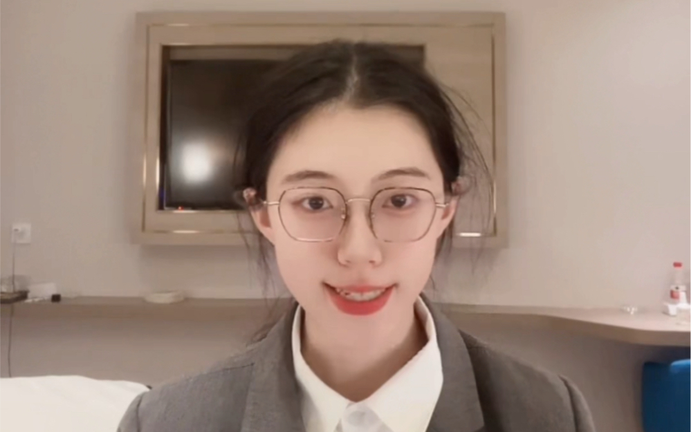 自我介绍 青年创新领袖理解(22注会张怡然)