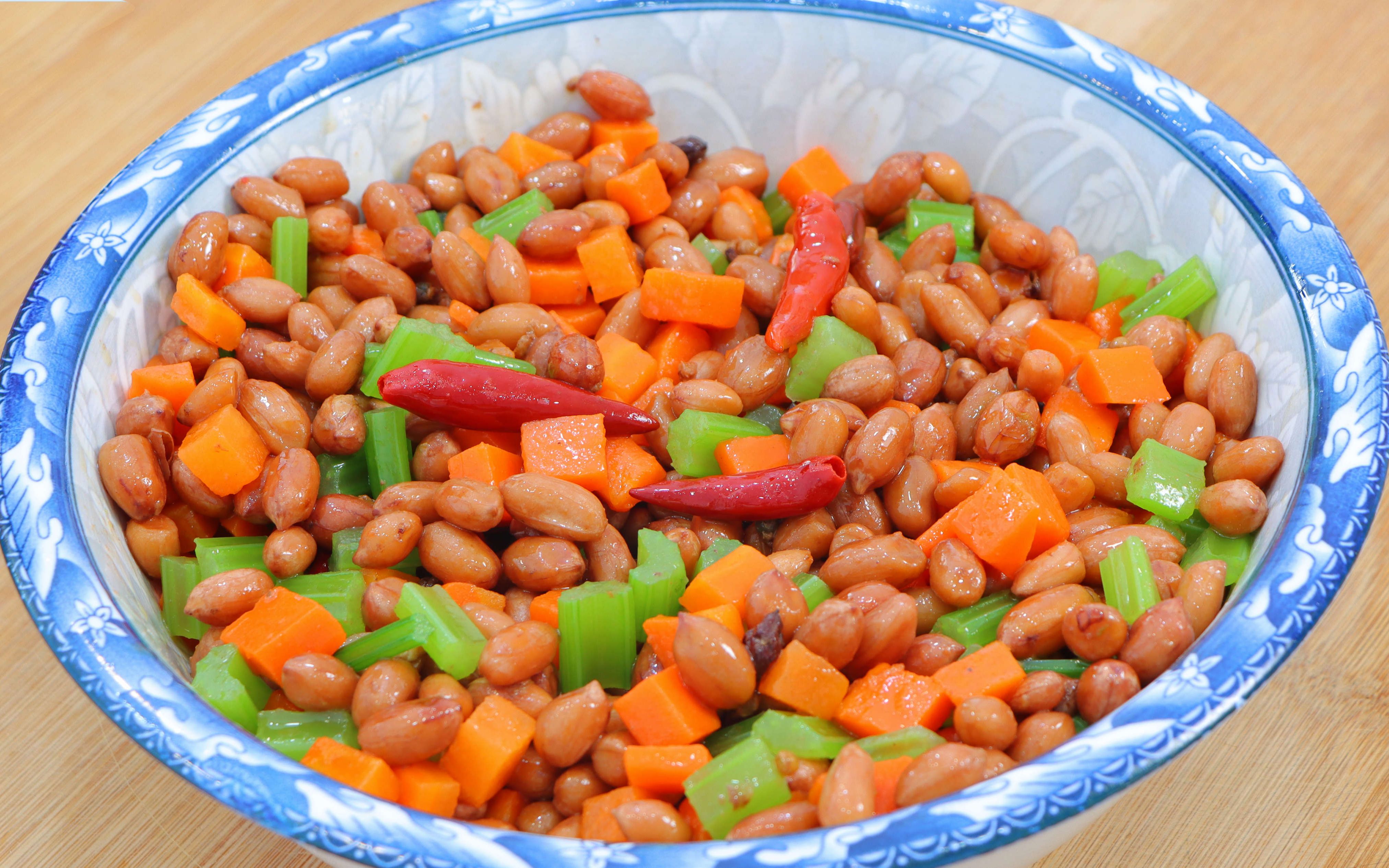 年夜饭下酒菜~五香花生米,清脆爽口解油腻,上桌比肉先光盘
