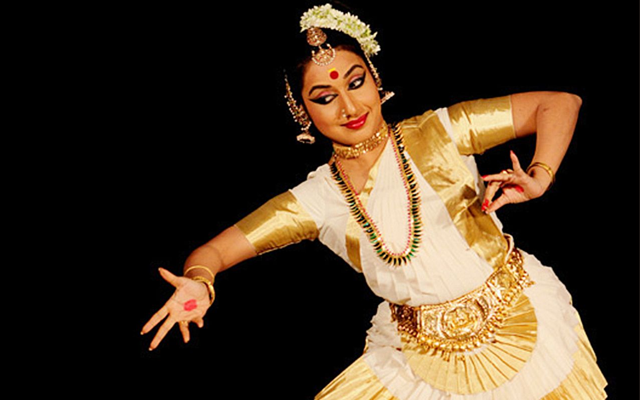 非常优美的印度古典舞 — 摩西妮舞大师kanak rele与弟子的表演