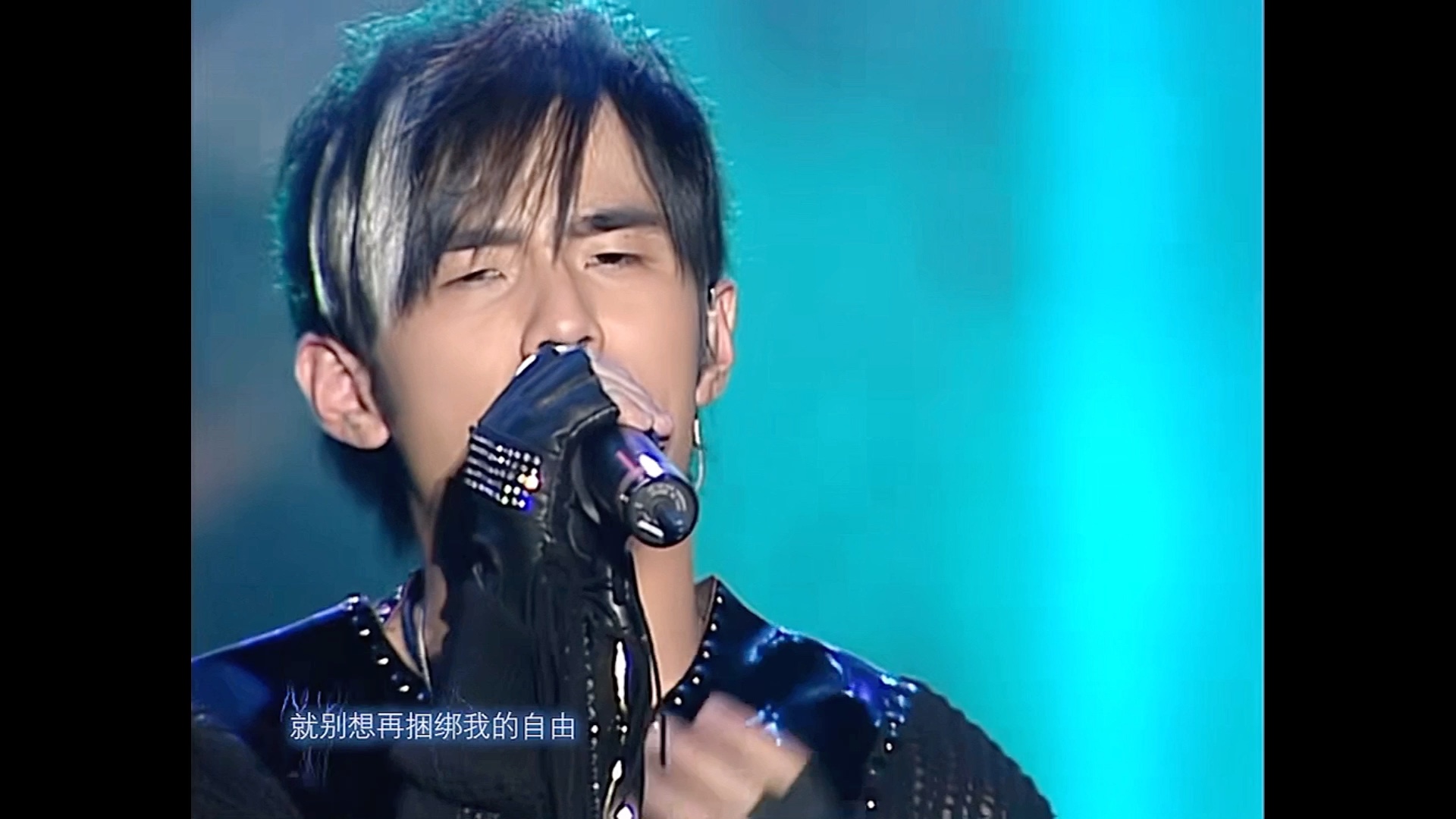 1080p民族气节p4周杰伦困兽之斗现场在狂风之中嘶吼做困兽之斗