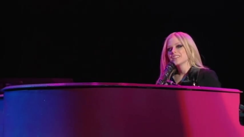 [图]十年前的艾薇儿 - Avril Lavigne When Youre Gone Live