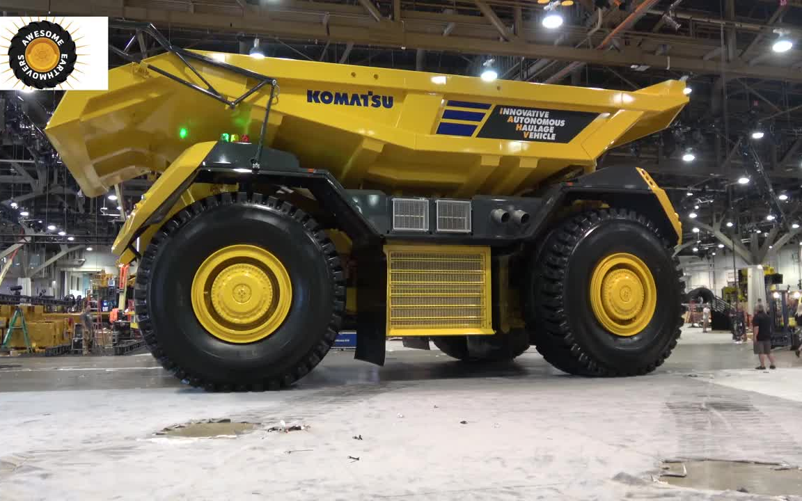 小松全自动智能无人驾驶巨型矿用自卸卡车