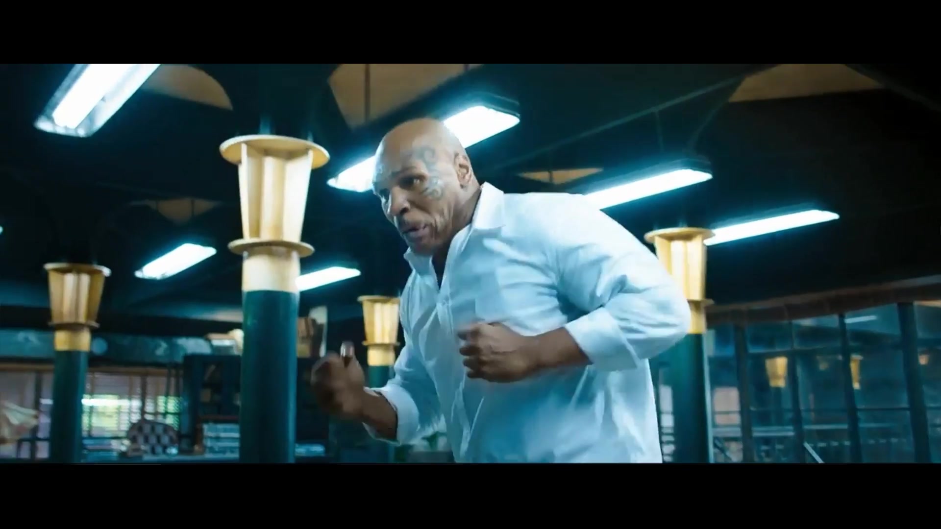 动作电影:泰森有点懵,在我的重拳之下,居然有人能撑过3分钟