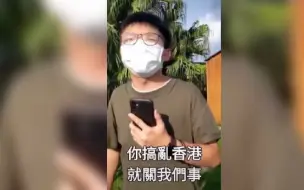 Video herunterladen: 痛快！黄之锋遛狗被大妈痛骂