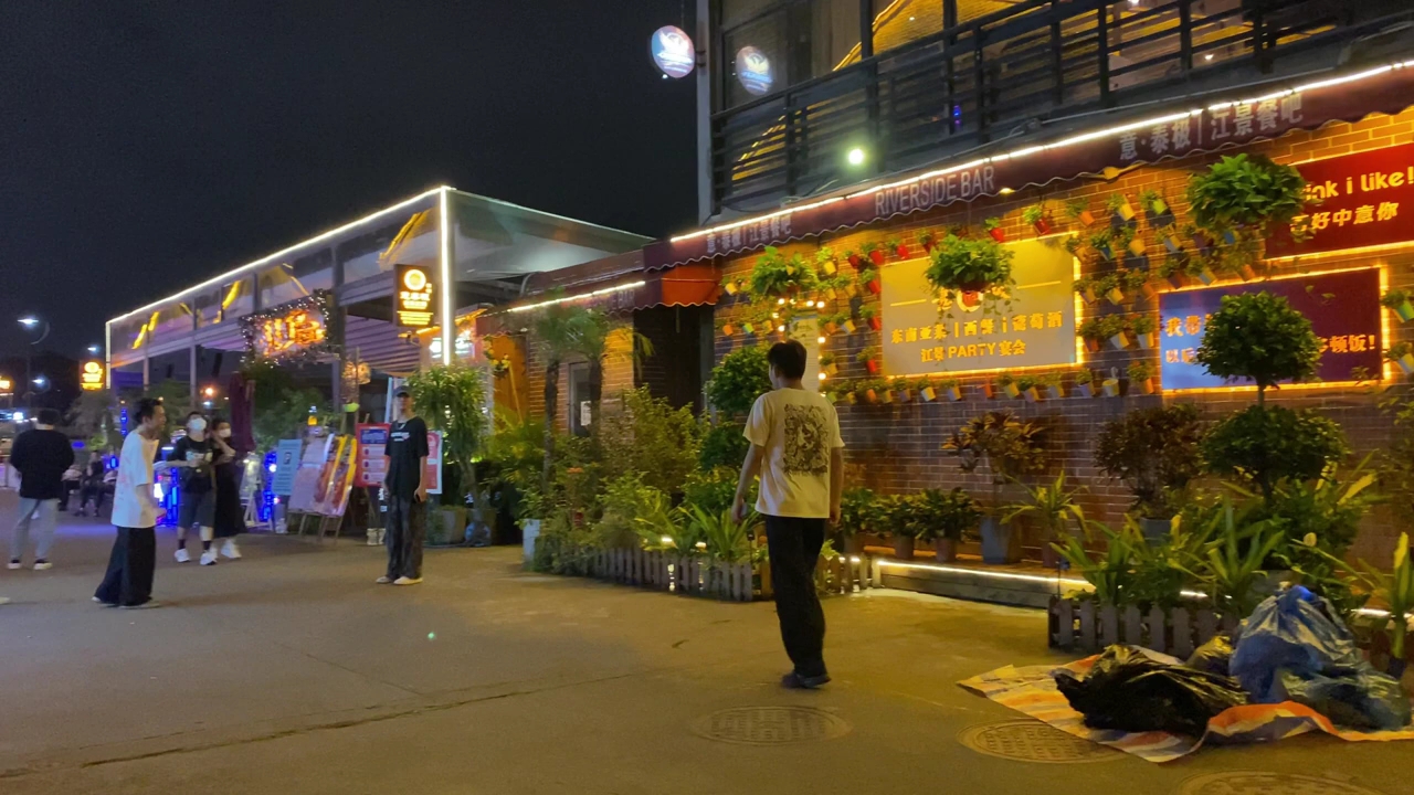实拍广州最火爆酒吧街原为英国建造的货运码头改造后尽是音乐酒吧美食