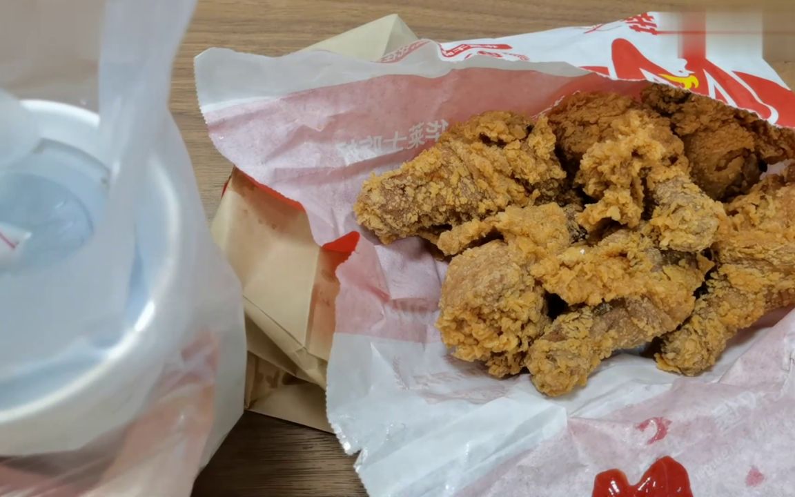 顶天立地试吃外卖48元华莱士香酥大鸡腿,实现炸鸡腿自由,真香