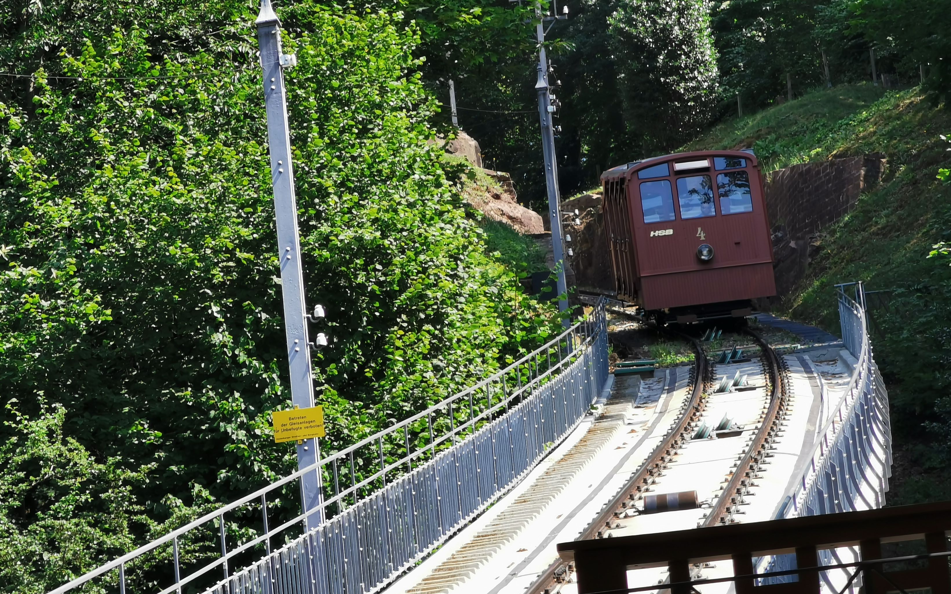 活动  德国海德堡立式缆车,登山小火车