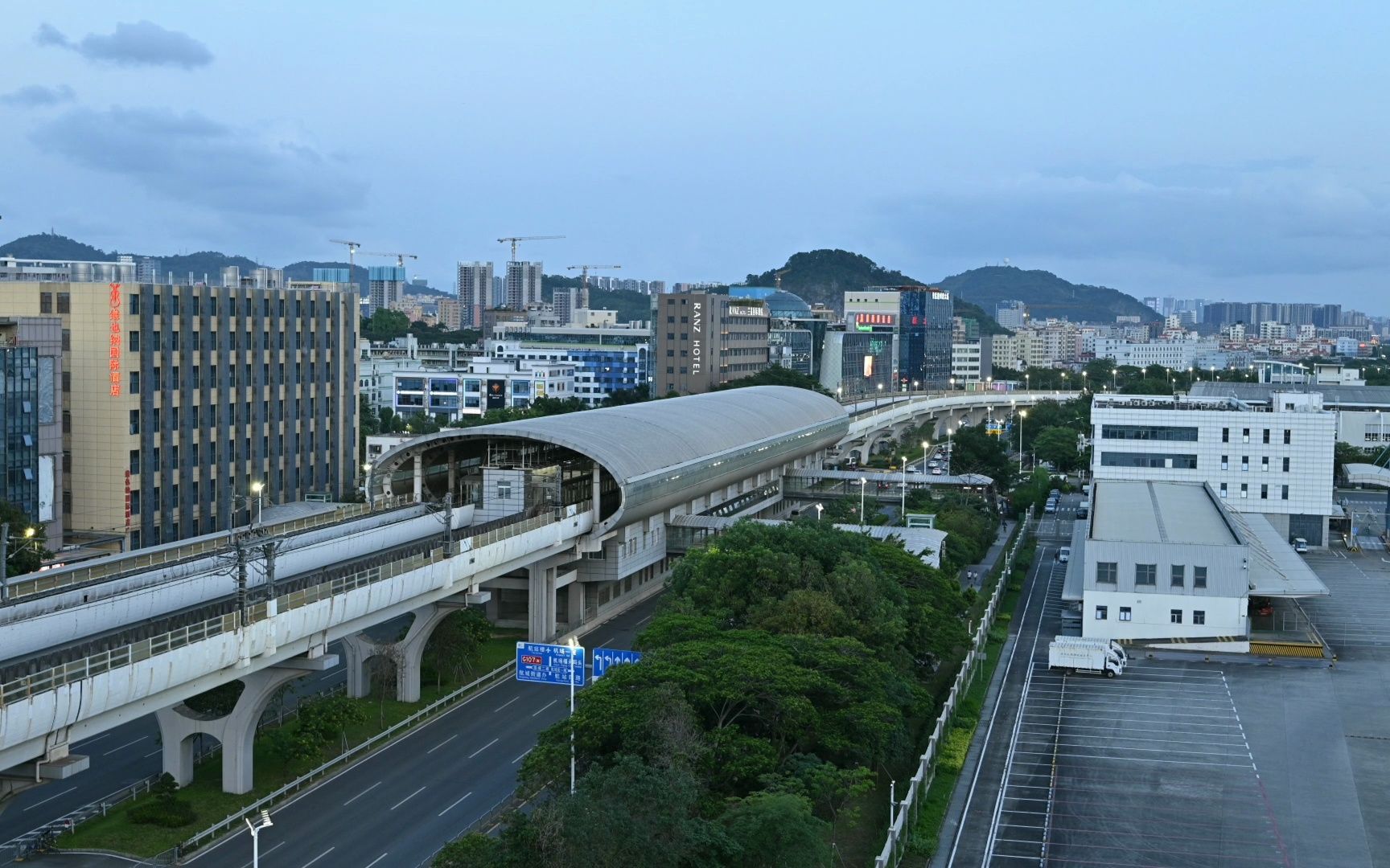 宝安中心地铁站图片