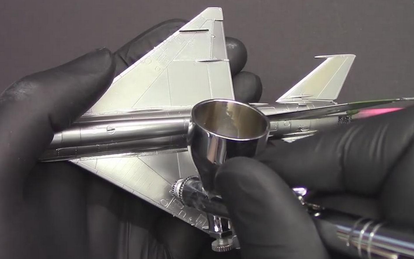 模型制作中字战斗机全金属蒙皮伪电镀效果喷涂
