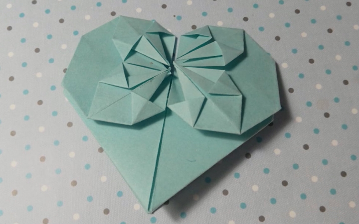 折纸童年系列之爱ta就给ta用钱折个心