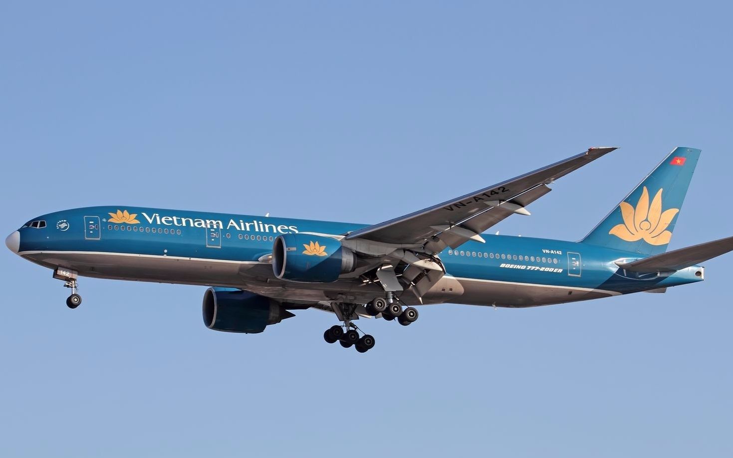 越南航空波音777-200客机降落