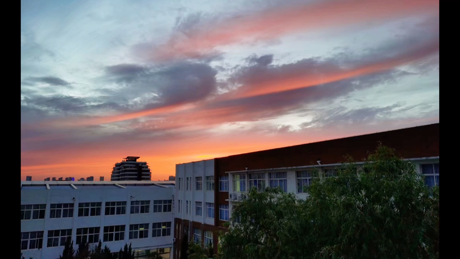 學校的夕陽超級治癒!剛剛那個沒有音樂