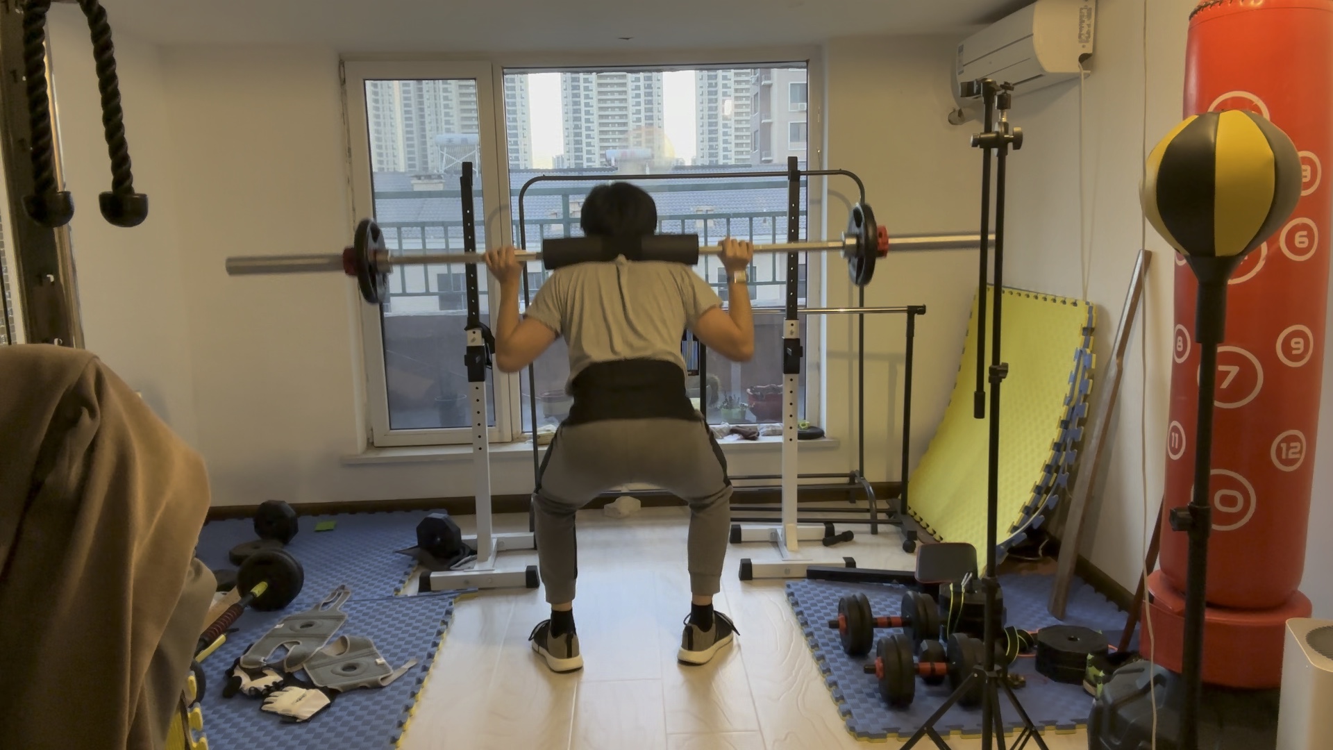 微重量深蹲 ok了嘉然们 aqa芭蕾 eqe亏内代表着开心代表着犟嘴