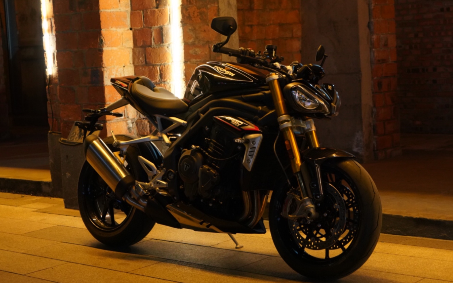 换车了 凯旋1200rs大青蛙_哔哩哔哩_bilibili