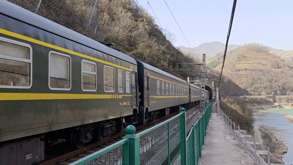 宝成线阳平关,今日545次双机ss7d通过