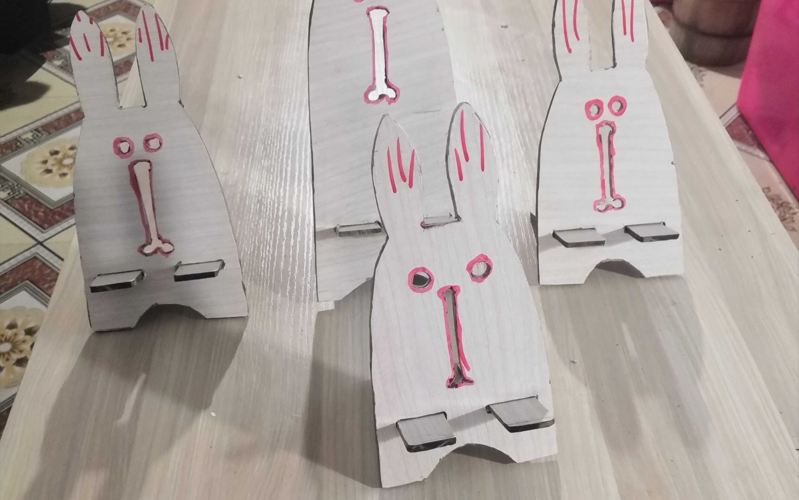 【手工制作】爷爷纯手工制作手机支架!