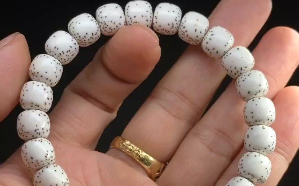 星月菩提精品原生态顺白10*9老型桶珠