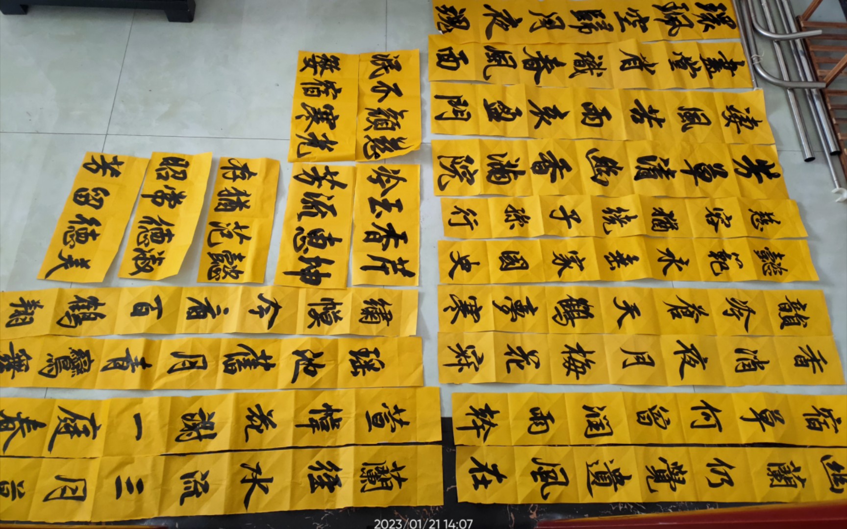 外婆离世的第二个春节,写黄色的挽联,春节对联