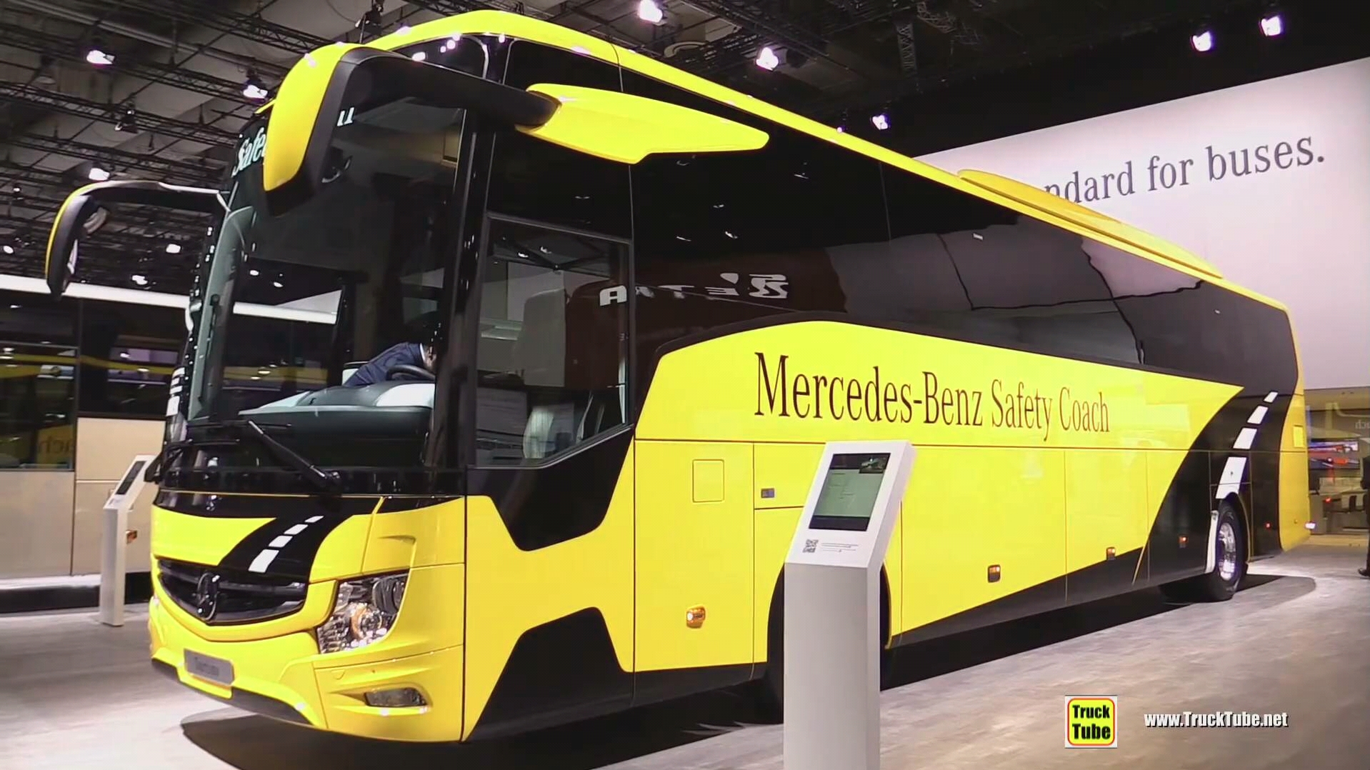 豪华奔驰tourism m2 48座客车静态欣赏_哔哩哔哩_bilibili