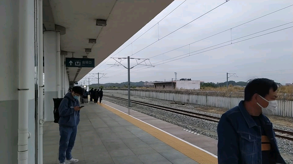 2021年1月10日,d7539(汕头-广州东)陆丰站进站.