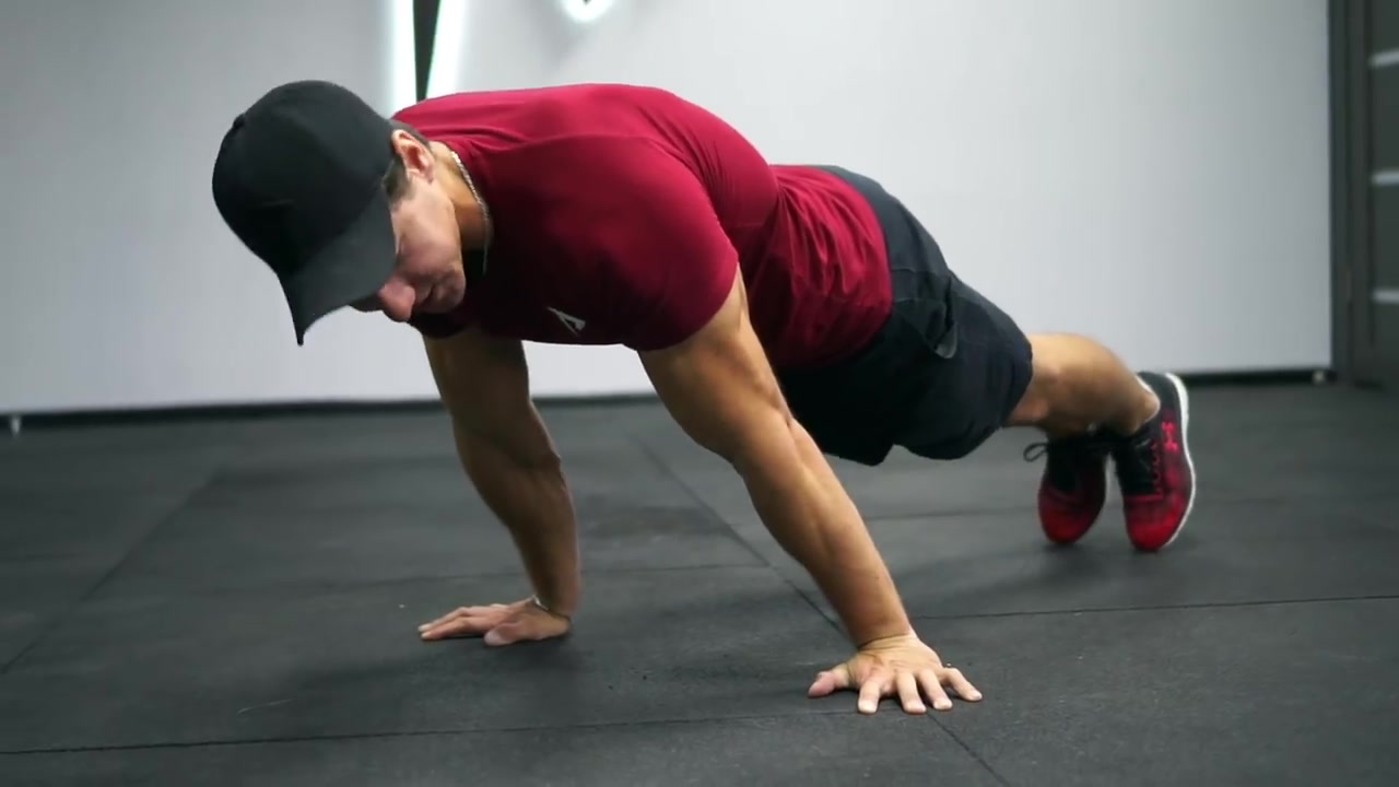 【教学】冠军德米特里教你如何做俄式挺身 懂俄语的进!