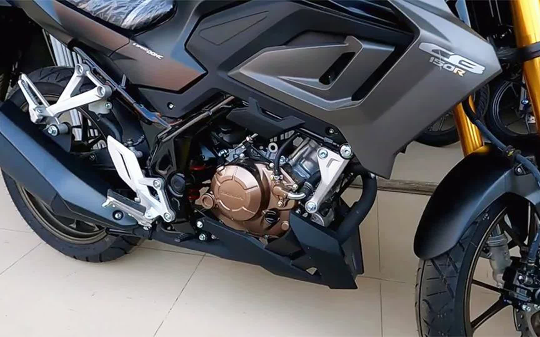 2023款本田cb150r摩托,售13800元,皮实省油,满油能跑480公里