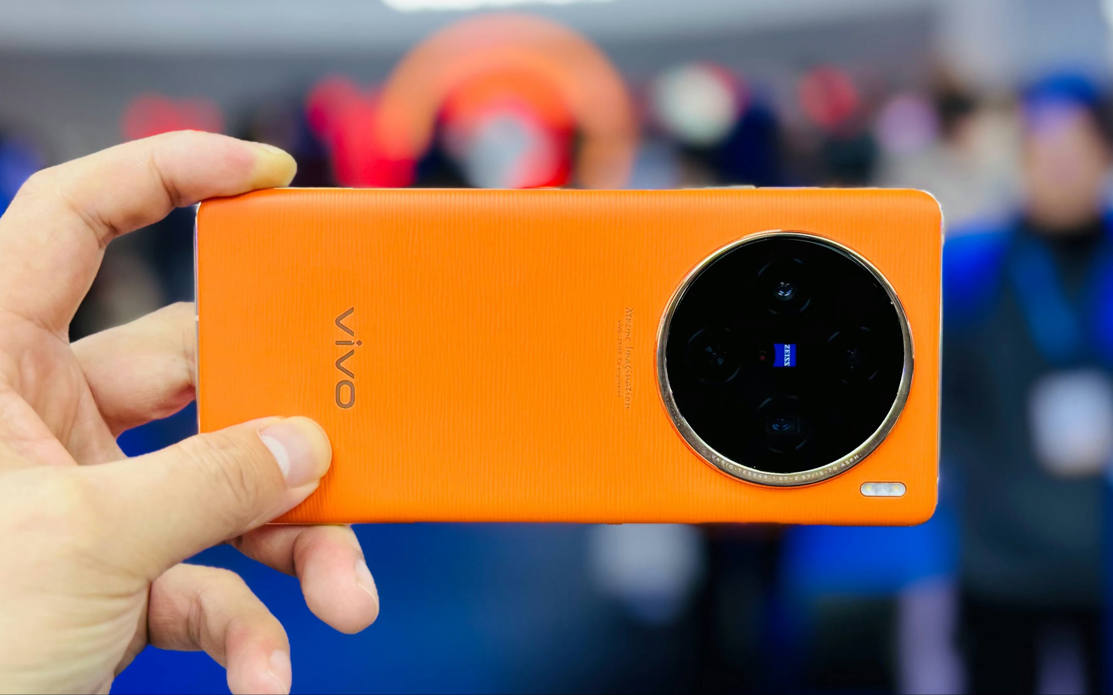 vivo强势出击,天玑9300 蓝海电池 蔡司镜头,仅3999元起售价