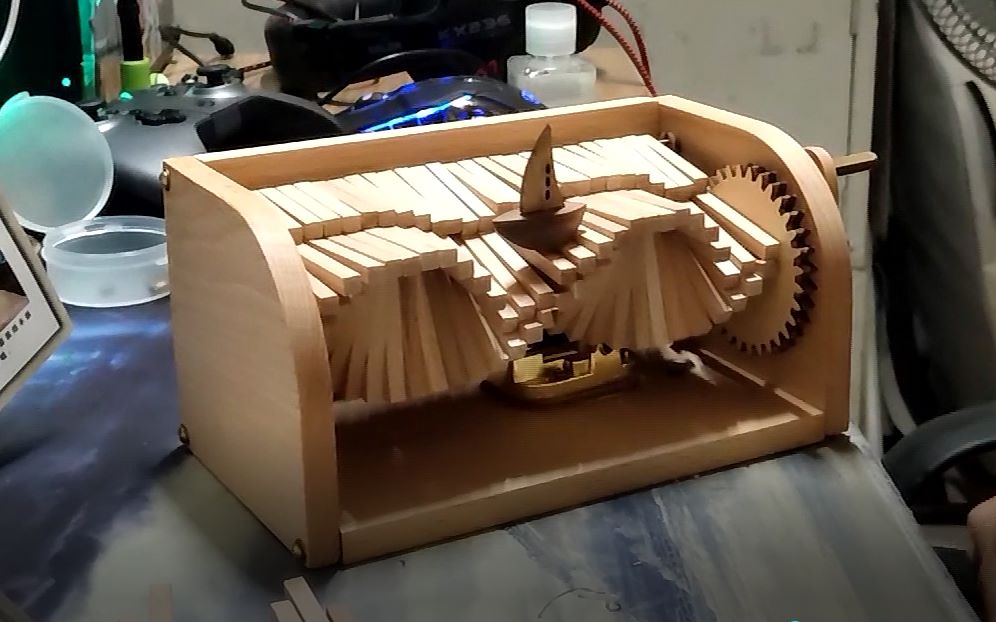 饼干开箱逐浪之歌手摇造浪机音乐盒开箱组装