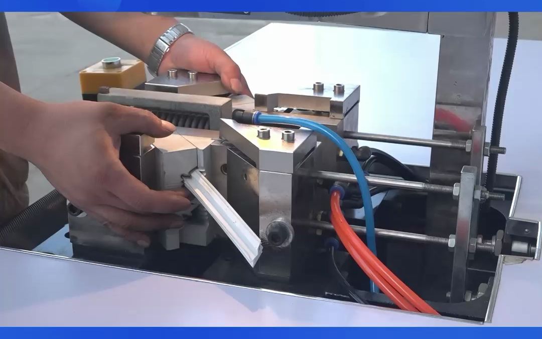 简易全自动双角焊接机