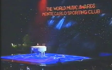 [图]恩雅Enya-Book Of Days现场-World Music Awards 1992-1992年世界音乐大奖颁奖仪