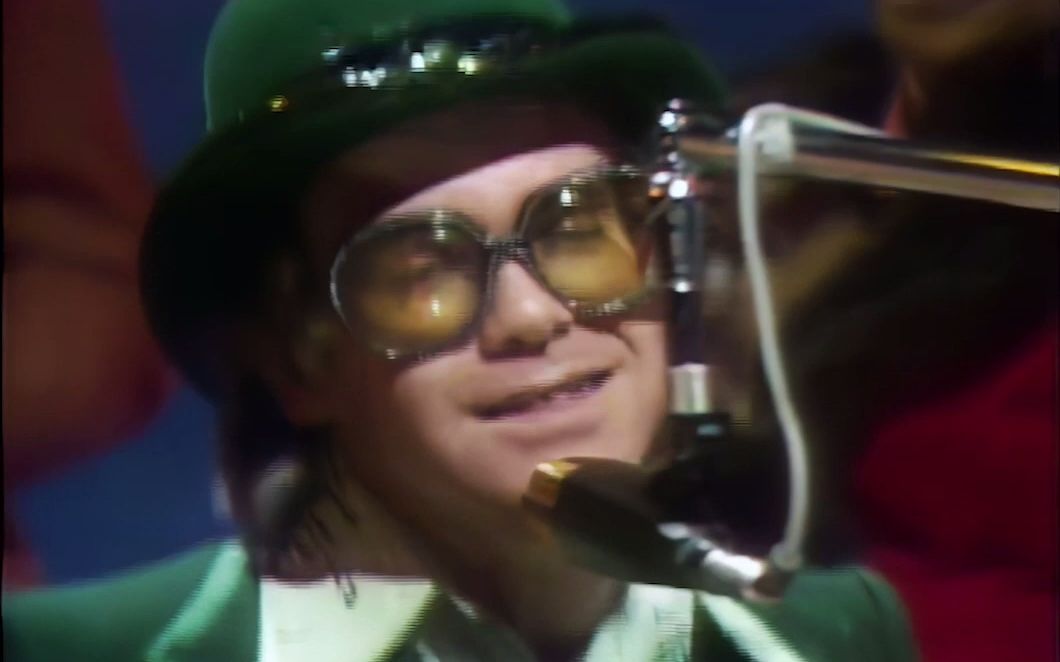 [图]【本尼与喷气机】Elton John - Bennie and the Jets (Live 1975 Soul Train)