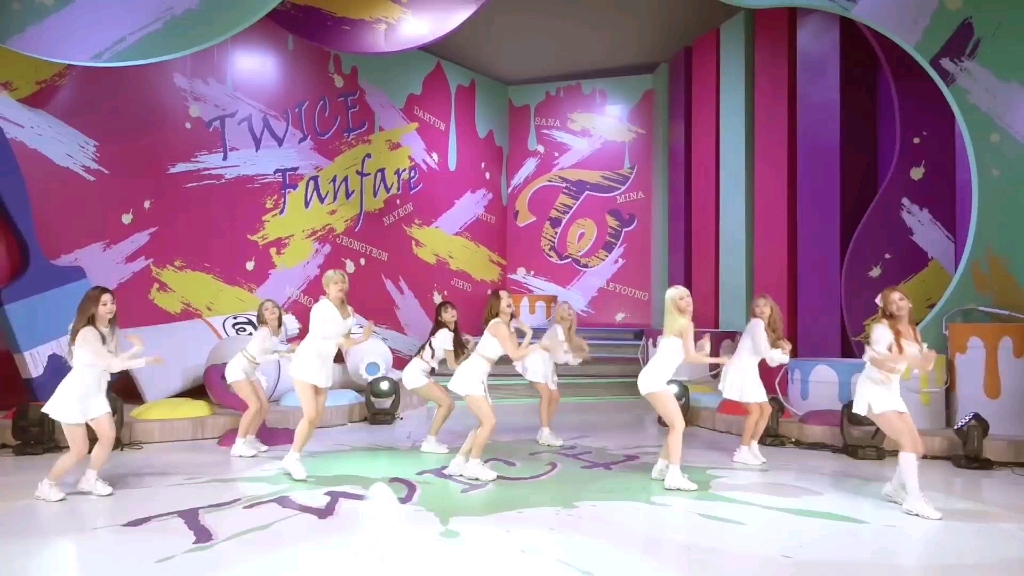 [图]TWICE [Fanfare] Special Stage #兔瓦斯# FANFARE 特别舞台