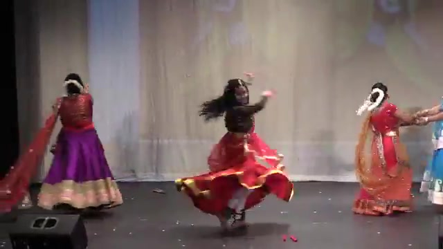 [图]印度舞教学（208）Nagada Sang Dhol Baje Group Dance