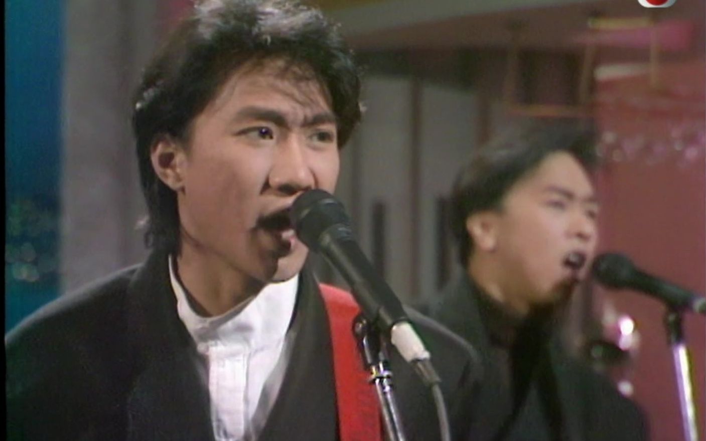 Beyond - 《午夜迷墙》真弹真唱现场720P字幕版