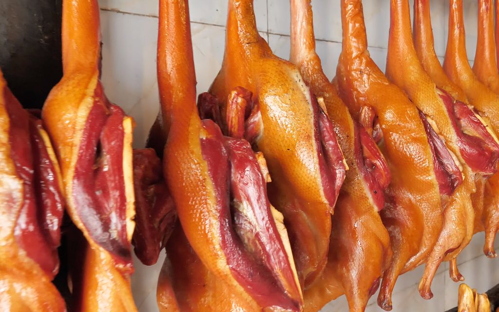 吃货老外带你吃最正宗的九尺板鸭和军屯锅盔