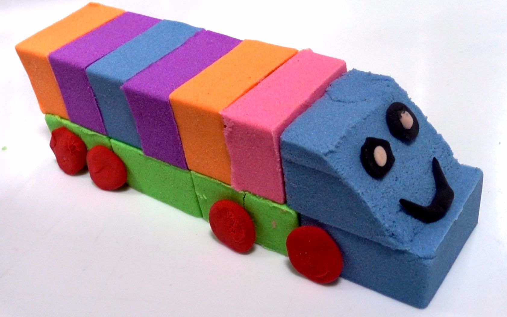 创意手工diy,用彩色太空沙做个大卡车!