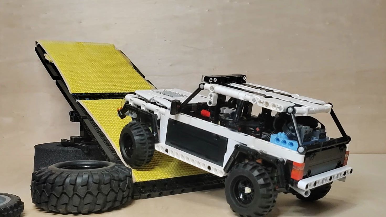 四驱越野攀爬小车 moc-183495 small scale rc crawler[乐高积木moc]