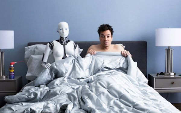 女子自学自制机器人男友,已同居订婚!