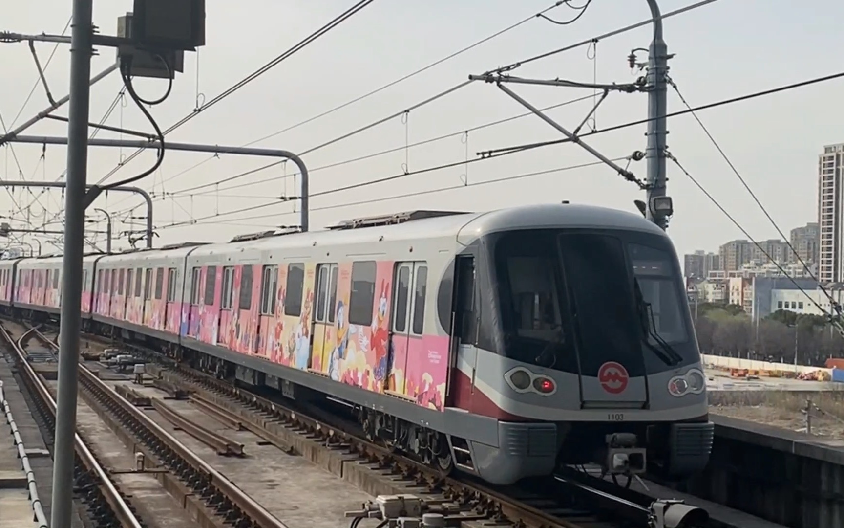 【喜跃兔年】上海地铁11号线迪士尼彩车花桥站连发实录
