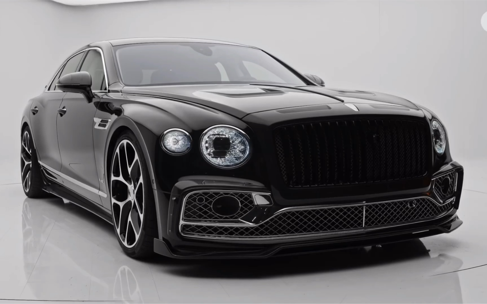 飞字头 国产大汽车 豪华而不典雅 狂野而不浮躁 宾利飞驰 ,v12 6.