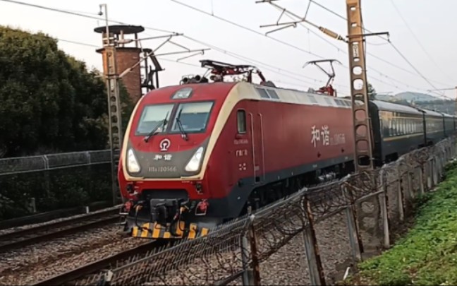 广铁广段hxd1d0566牵引客车直121/124通过