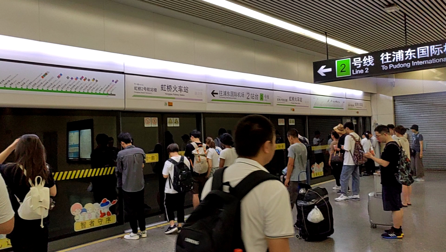 火车站往浦东国际机场方向进站(纵横机电tkq506c2000型牵引逆变器)