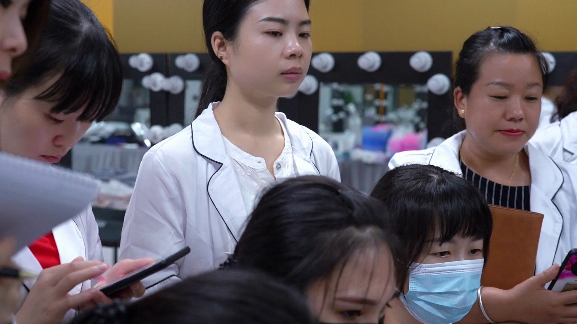 美发化妆美甲纹绣美睫培训学校-韶关新时代美容美发化妆美甲学校好吗