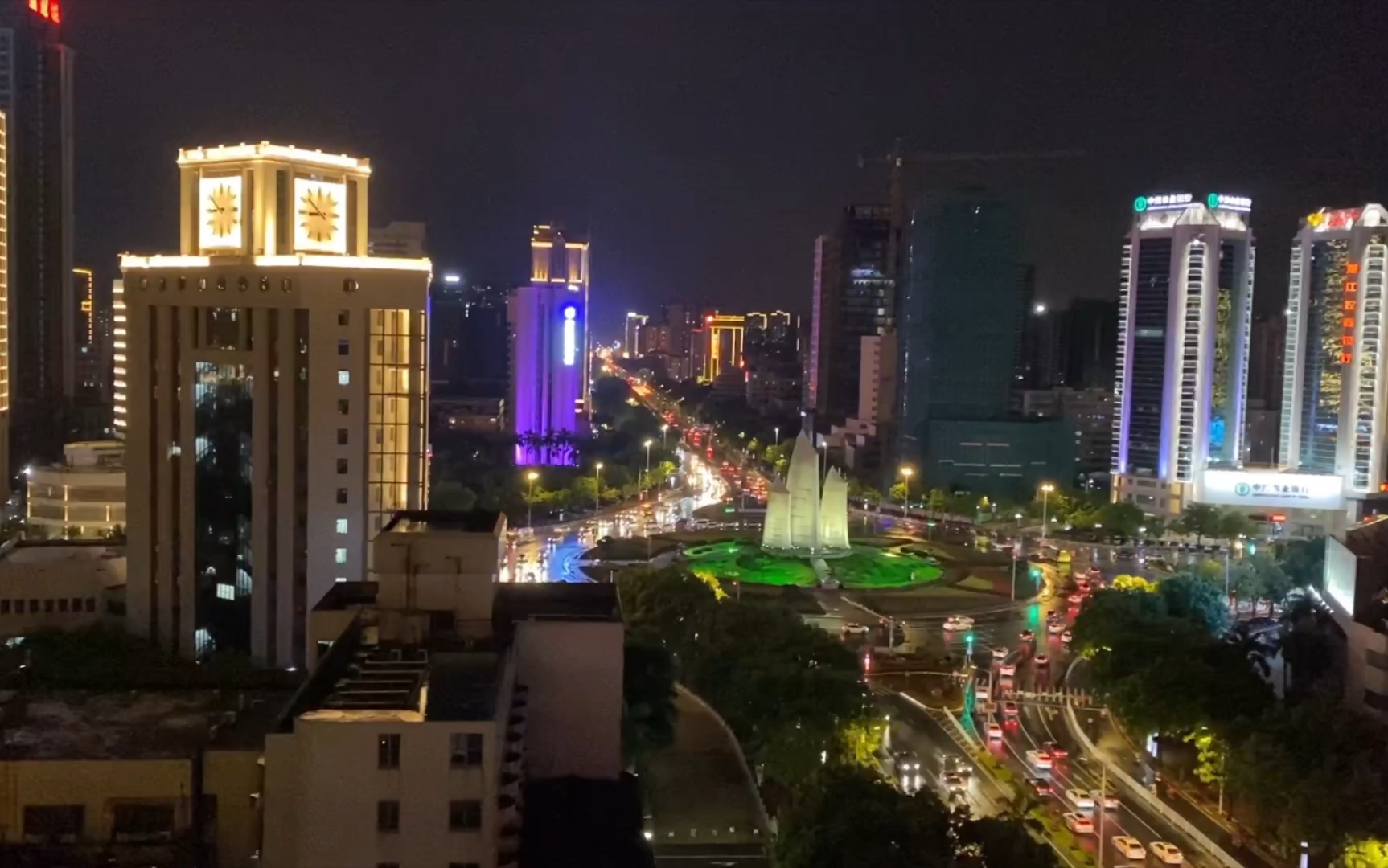 夜晚暴雨來臨前後的湛江三帆