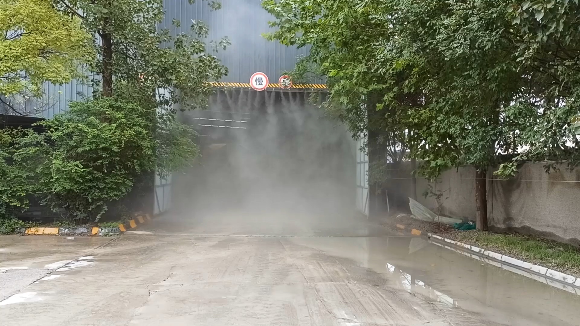 云南锦胜雾森品牌高压喷雾降尘喷淋水雾降尘_哔哩哔哩 (゜-゜)つロ
