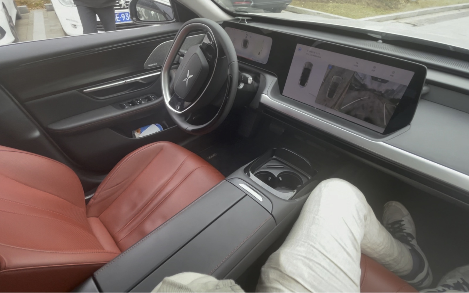 小鹏p7无人自动泊车功能展示_哔哩哔哩_bilibili