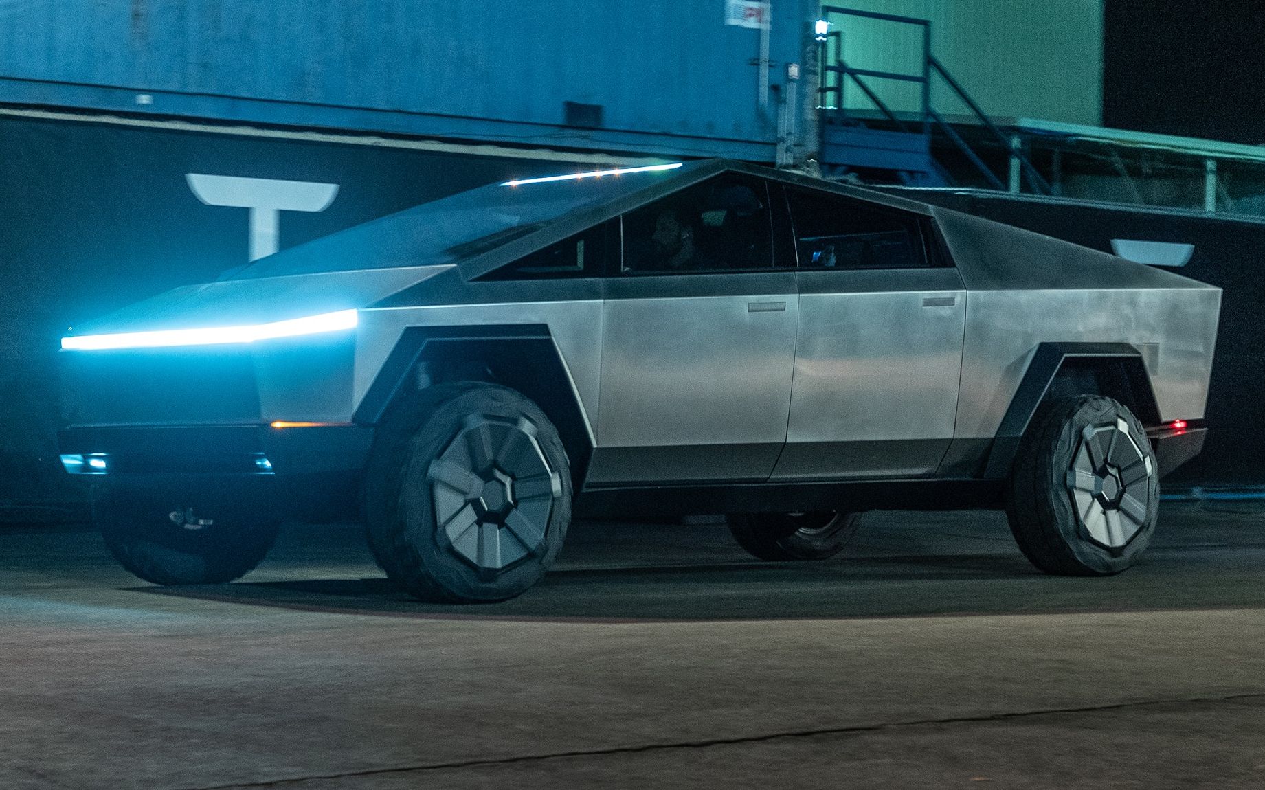中文字幕tesla特斯拉cybertruck卡车发布现场